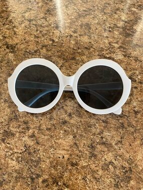 Retro Round White Sunglasses for Women - Chic UV Shades